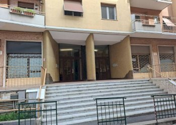 Facciata - Bilocale via dei Landi, 1, Genova (zona Sampierdarena) - foto 2