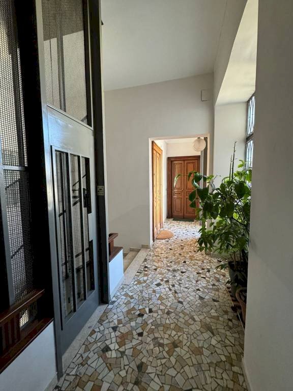 Interno palazzo - Four-room apartment via Giambattista Gropello, 4, Torino (neighborhood Cit Turin) - photo 3