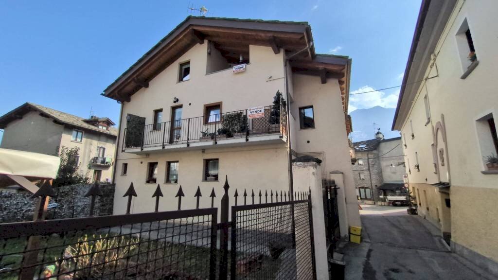 Facciata - Bilocale via Mont Zerbion, 5, Aosta - foto 3
