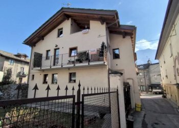 Facciata - Bilocale via Mont Zerbion, 5, Aosta - foto 3