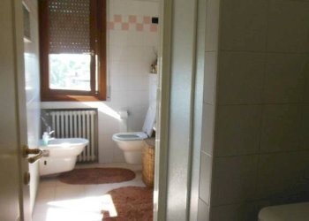 Bagno - Three-room apartment viale Jacopo Barozzi, Modena (neighborhood Circoscrizione 1) - photo 9