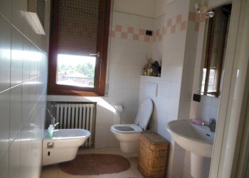 Bagno - Three-room apartment viale Jacopo Barozzi, Modena (neighborhood Circoscrizione 1) - photo 12