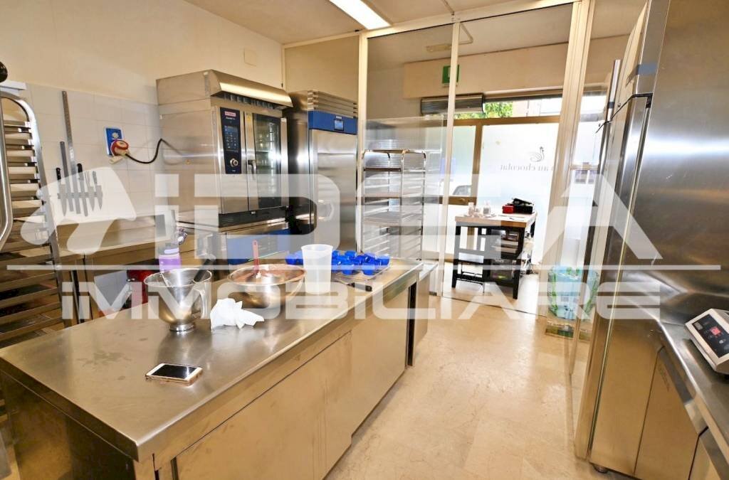 Interno non residenziale - Negozio via Cesare Costa, Modena (zona Circoscrizione 1) - foto 1