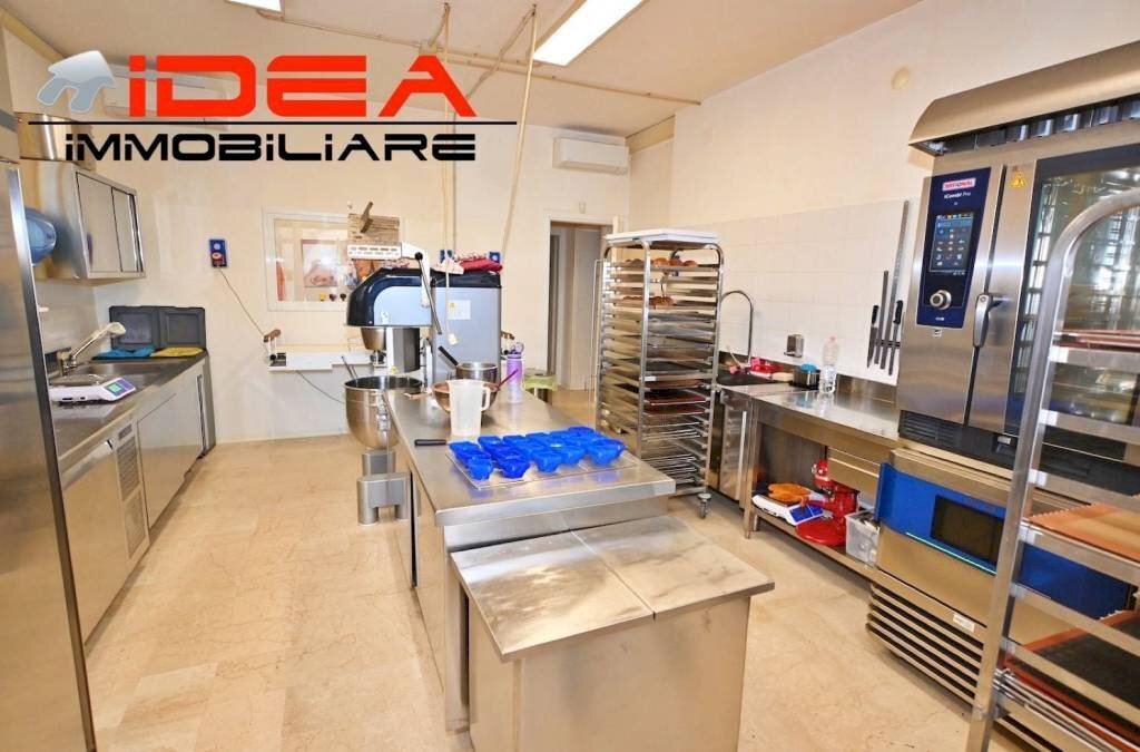 Interno non residenziale - Negozio via Cesare Costa, Modena (zona Circoscrizione 1) - foto 2