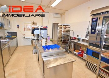 Interno non residenziale - Negozio via Cesare Costa, Modena (zona Circoscrizione 1) - foto 2