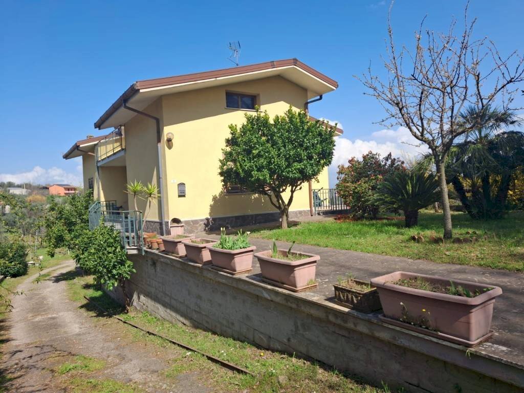 Giardino - Villa via Costa d'Arco, San Giorgio del Sannio - foto 2