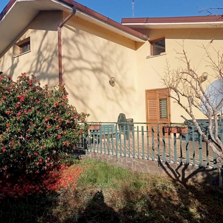 Facciata - Villa via Costa d'Arco, San Giorgio del Sannio - foto 3