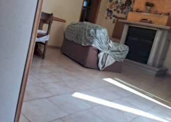 Salone - Villa via Costa d'Arco, San Giorgio del Sannio - foto 7
