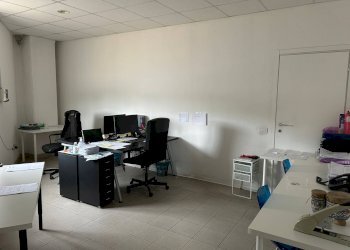 Foto 5 - Commercial Activity viale piemonte
 
6, Cascina - photo 5