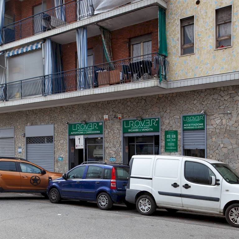 Facciata - Negozio via Umberto Giordano, 3, Torino (zona Barriera Milano) - foto 3