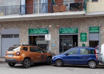 Facciata - Negozio via Umberto Giordano, 3, Torino (zona Barriera Milano) - foto 1