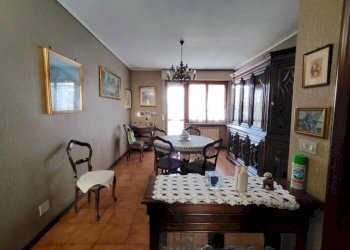 Salone - Three-room apartment via Beppe Fenoglio, Cuneo (neighborhood Donatello) - photo 5