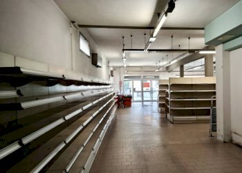 Foto 1 - Attività Commerciale Viale Europa
25, Altopascio - foto 1