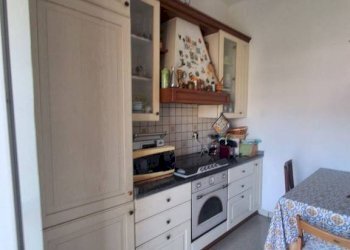 Cucina - Trilocale via dei Carpentieri, Genova (zona Sampierdarena) - foto 9