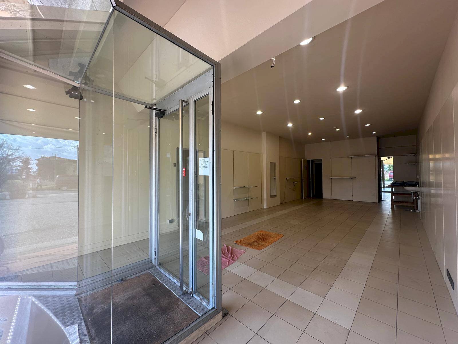 Foto 1 - Commercial Activity via pesciatima
 
15, Capannori - photo 1