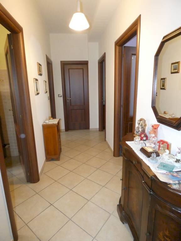 Corridoio - Four-room apartment via Silvio Pellico, Alba - photo 1