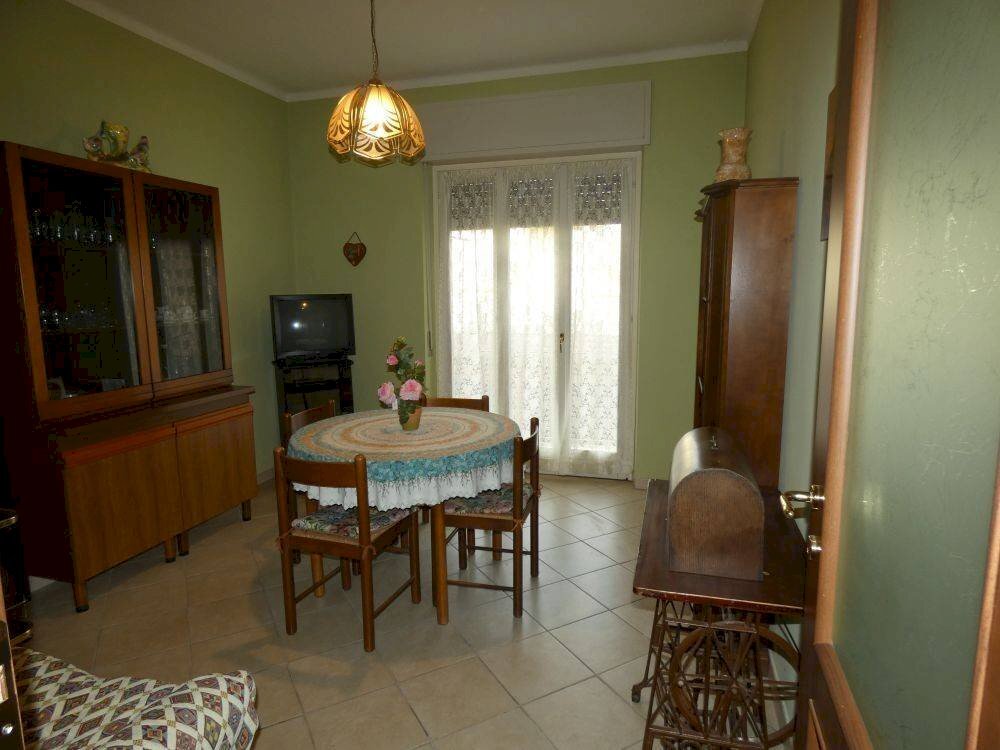 Salone - Four-room apartment via Silvio Pellico, Alba - photo 3