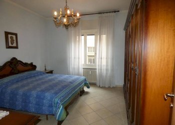 Camera da letto - Quadrilocale via Silvio Pellico, Alba - foto 12