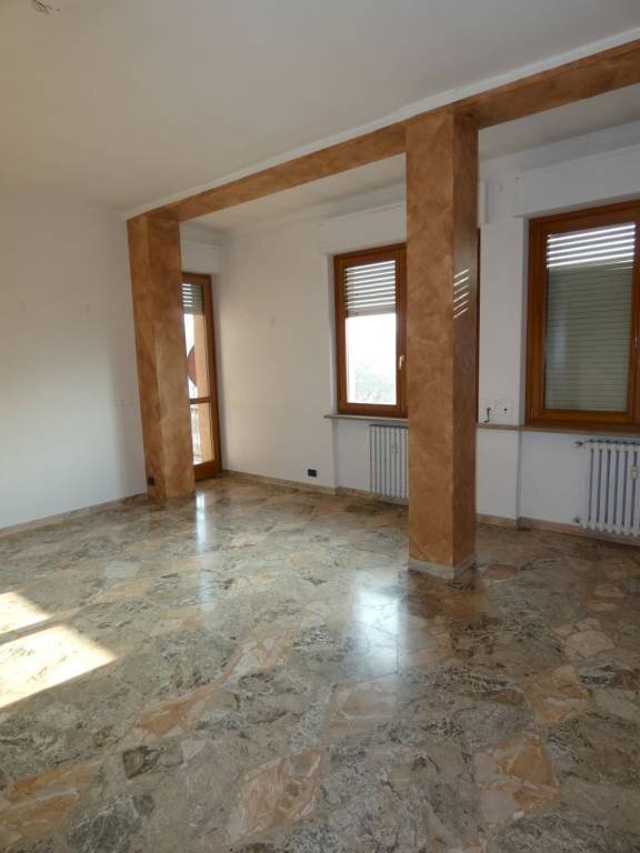 Salone - Appartamento corso Fratelli Bandiera, Alba - foto 3