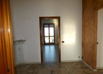 Salone - Appartamento corso Fratelli Bandiera, Alba - foto 4