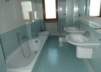Bagno - Appartamento corso Fratelli Bandiera, Alba - foto 15