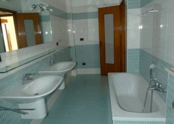 Bagno - Appartamento corso Fratelli Bandiera, Alba - foto 16