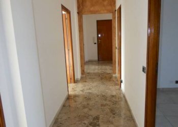 Corridoio - Appartamento corso Fratelli Bandiera, Alba - foto 19