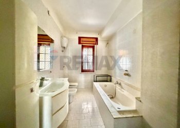 Bagno - Trilocale VIA GARIGLIANO
 
10, Marano di Napoli - foto 24