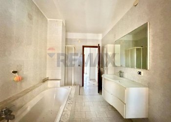 Bagno - Trilocale VIA GARIGLIANO
 
10, Marano di Napoli - foto 25
