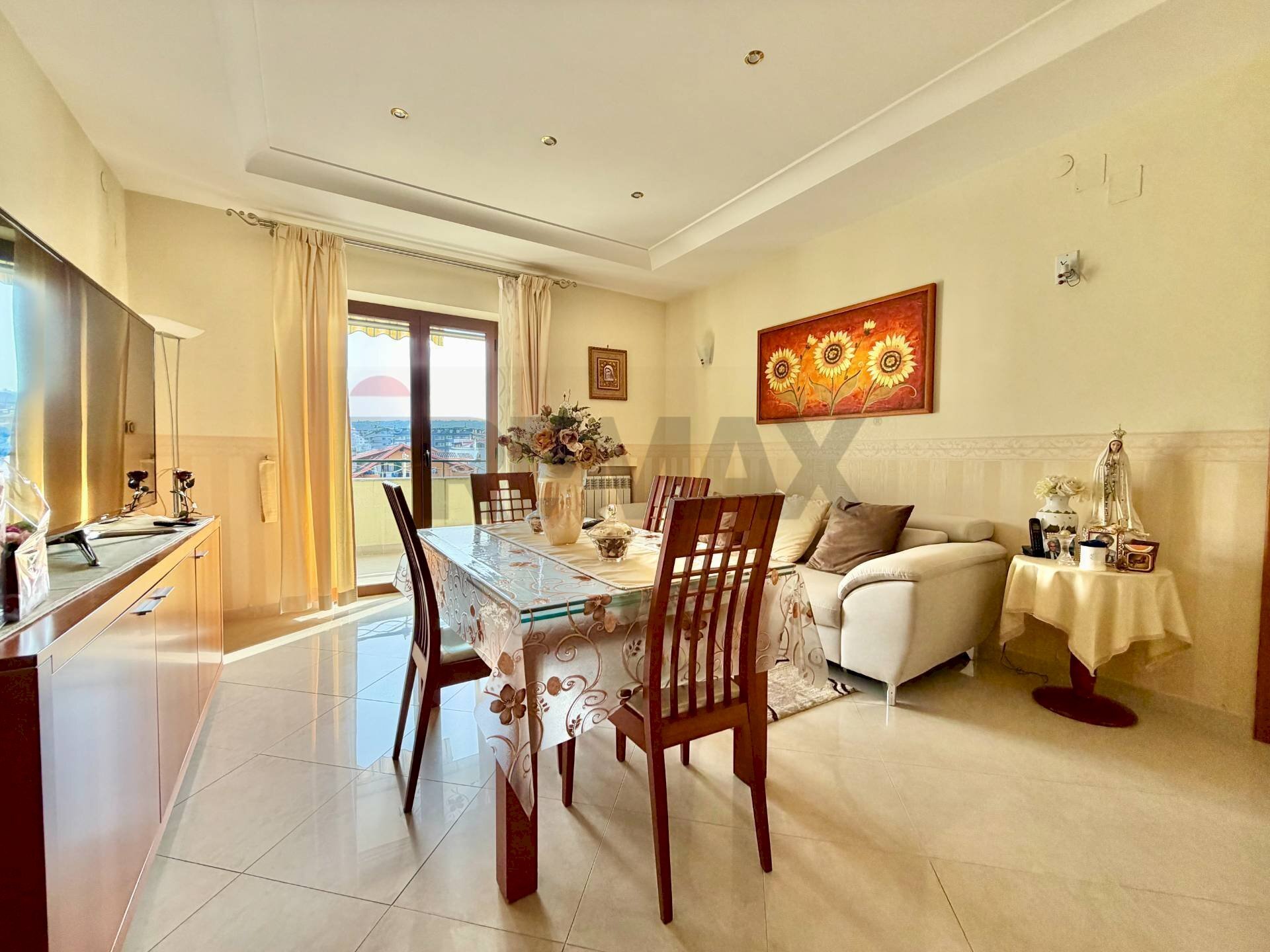 Sala da pranzo - Quadrilocale VIA EUGENIO MONTALE
 
26/E, Mugnano di Napoli - foto 2