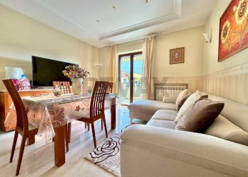 Sala da pranzo - Quadrilocale VIA EUGENIO MONTALE
 
26/E, Mugnano di Napoli - foto 5