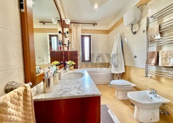 Bagno - Quadrilocale VIA EUGENIO MONTALE
 
26/E, Mugnano di Napoli - foto 22