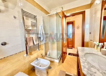 Bagno - Quadrilocale VIA EUGENIO MONTALE
 
26/E, Mugnano di Napoli - foto 23