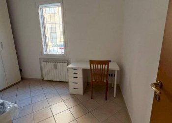 Camera da letto - Trilocale via Giuseppe Massarenti, 45, Bologna (zona Massarenti) - foto 11