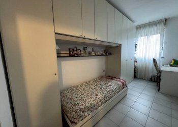 Camera da letto - Trilocale via Gianluigi Banfi, 4, Milano - foto 12