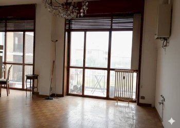 Salone - Three-room apartment largo Carlo Esterle, 4, Monza - photo 2