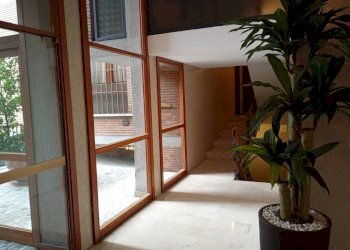 Interno palazzo - Three-room apartment largo Carlo Esterle, 4, Monza - photo 17