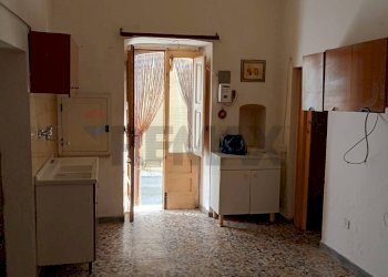 Hall / corridoio - Casa indipendente Via Rossini
 
9, San Michele Salentino - foto 7