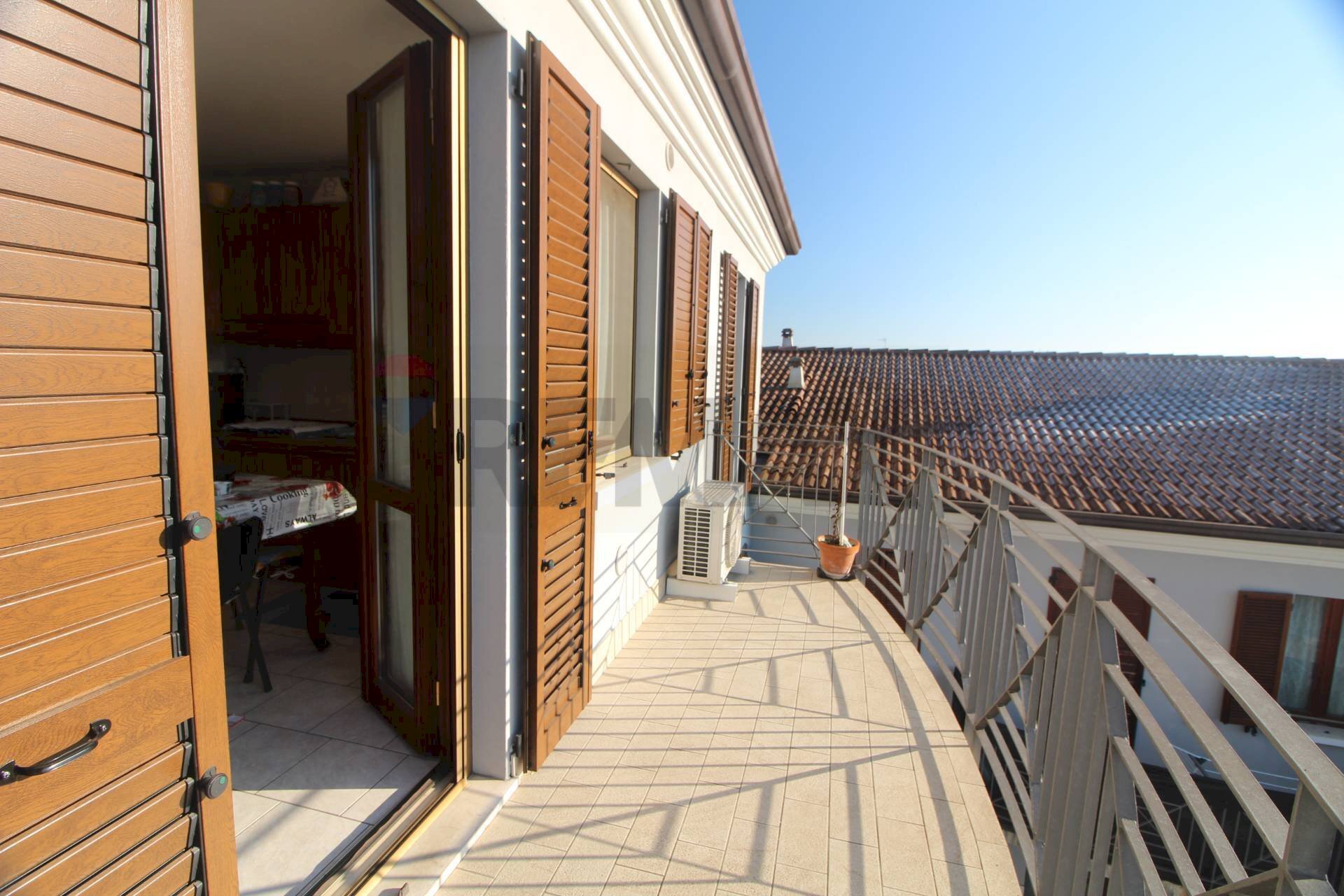 Balcone - Two-room apartment Via XI Febbraio
 
11, Dello - photo 3