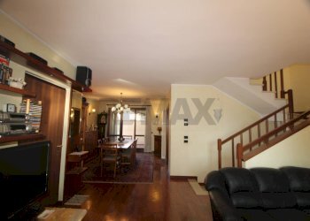 Sala da pranzo - Semi-detached house Via Della Musia
 
25, Brescia - photo 8