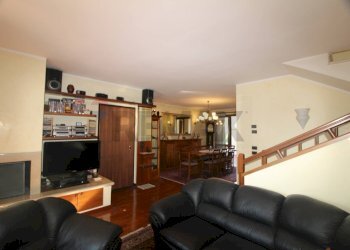Sala da pranzo - Semi-detached house Via Della Musia
 
25, Brescia - photo 9