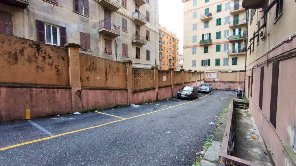 Zona - Magazzino via Bonifacio, Genova (zona Marassi) - foto 2