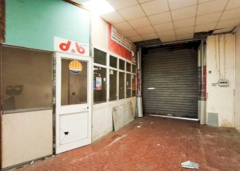 Interno non residenziale - Magazzino via Bonifacio, Genova (zona Marassi) - foto 8