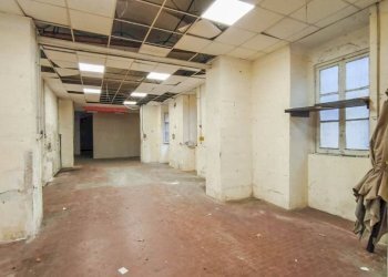 Interno non residenziale - Magazzino via Bonifacio, Genova (zona Marassi) - foto 11