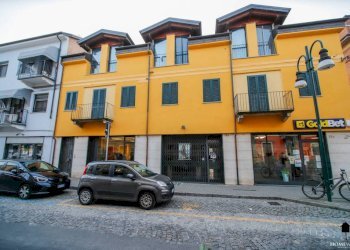 Facciata - Three-room apartment via Roma, 15, Chivasso - photo 1