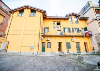 Facciata - Three-room apartment via Roma, 15, Chivasso - photo 3