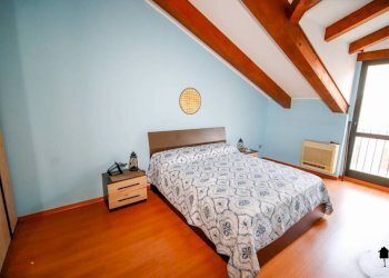 Camera da letto - Three-room apartment via Roma, 15, Chivasso - photo 9