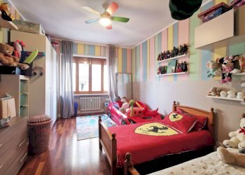 Camera da letto - Quadrilocale via Arduino Iseppon, 2, Venaria Reale - foto 12