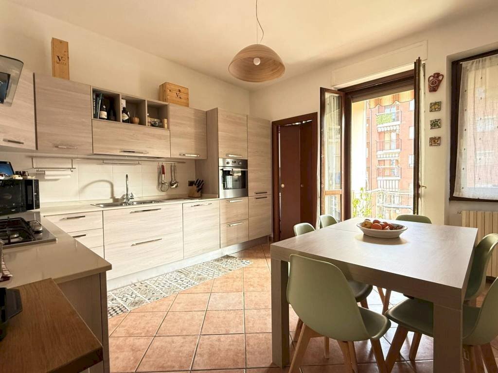 Cucina - Trilocale via Osasco, 97, Torino (zona San Paolo) - foto 1