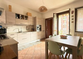 Cucina - Trilocale via Osasco, 97, Torino (zona San Paolo) - foto 1